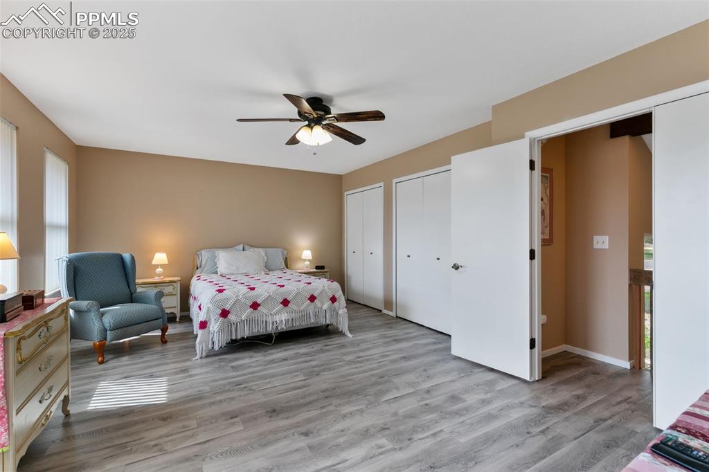 Image 31 of 36: Bedroom