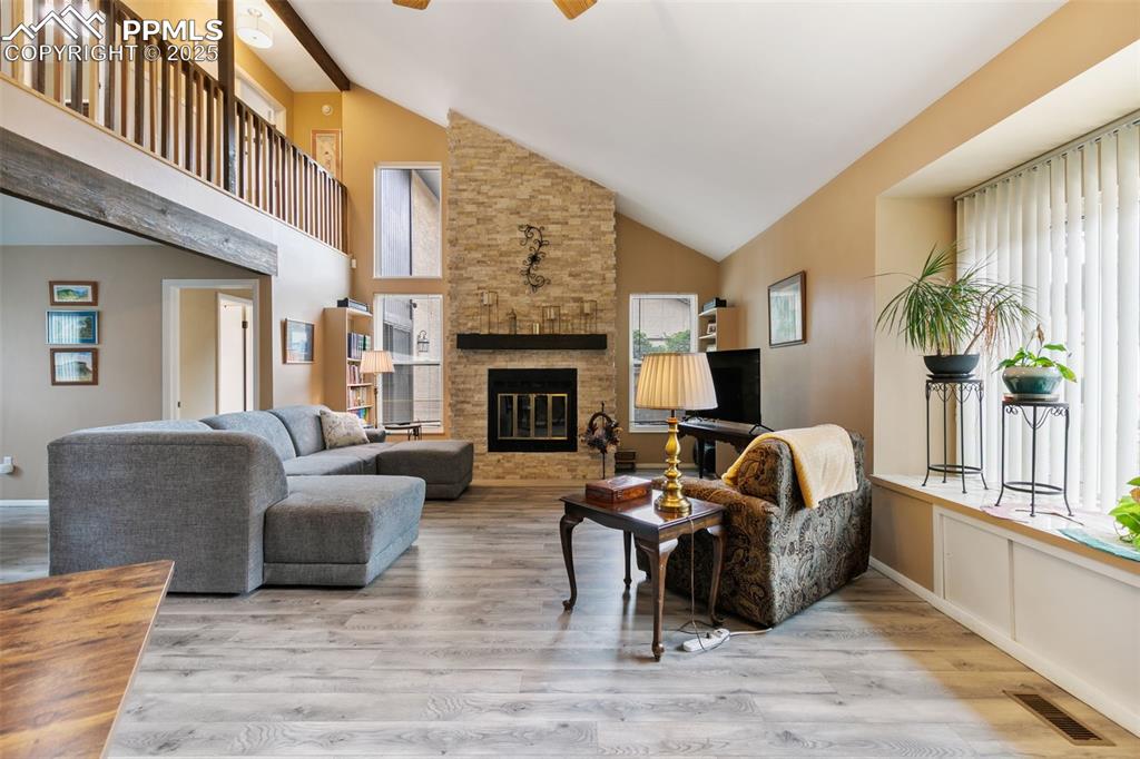 Image 5 of 36: Living Room