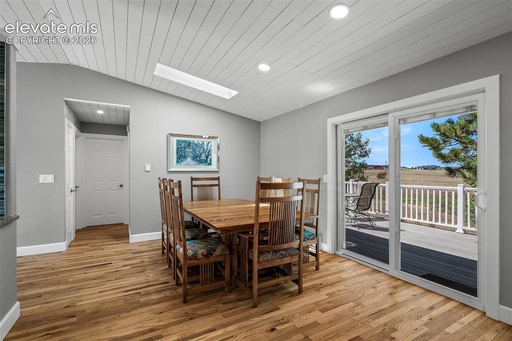 Image 13 of 50: Dining Area