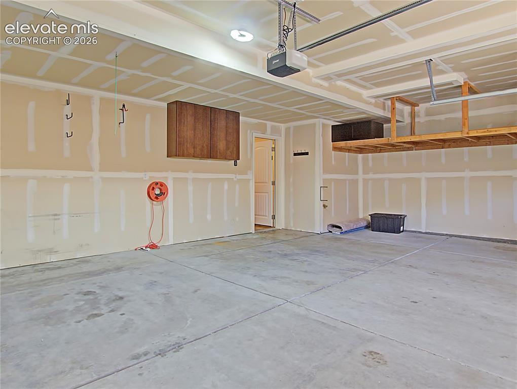 Image 15 of 28: Garage