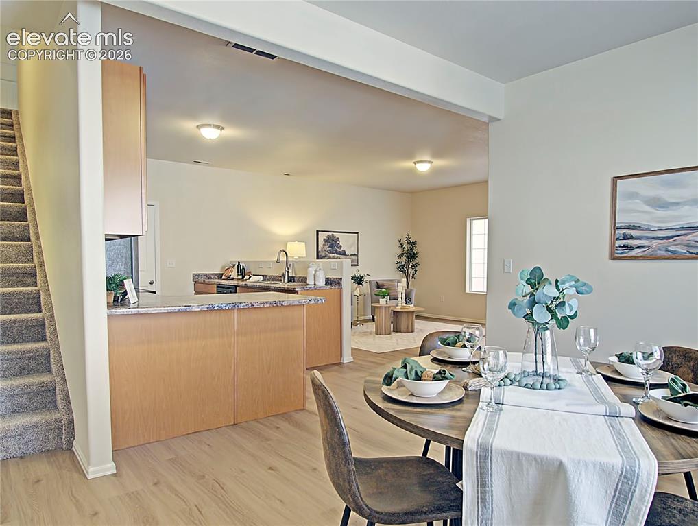 Image 16 of 28: Dining Area