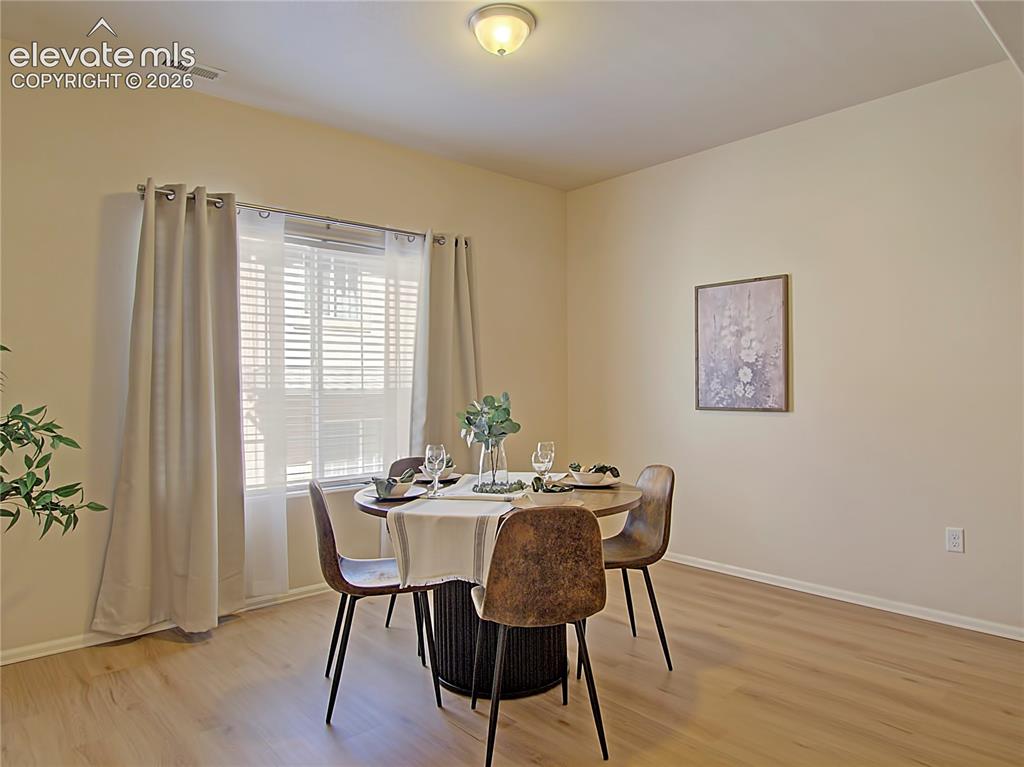 Image 9 of 28: Dining Area