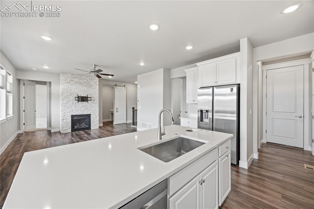 Image 17 of 50: Kitchen