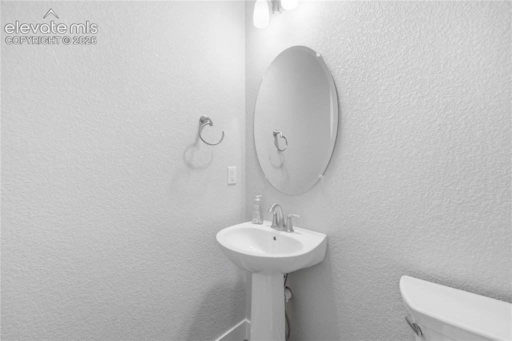 Image 47 of 50: Bathroom