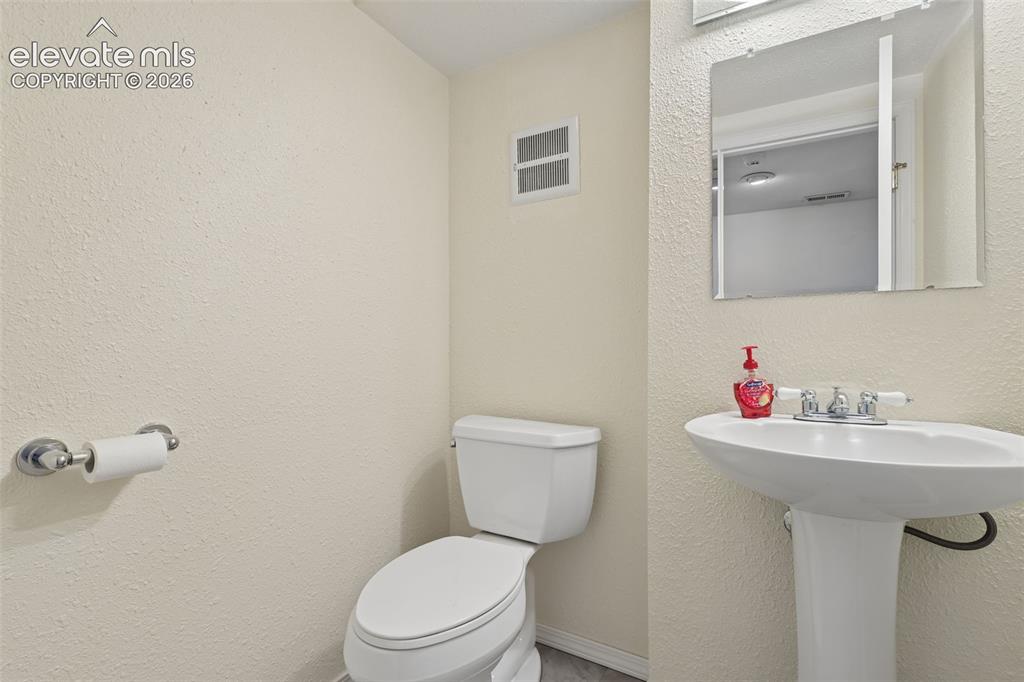 Image 28 of 44: Basement Bathroom