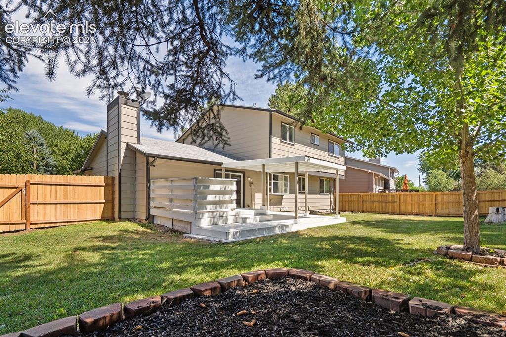 Image 6 of 44: Large, usable yard