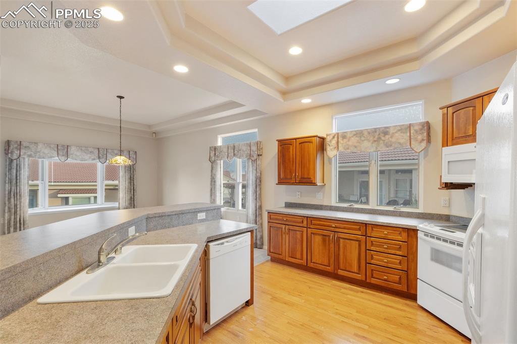 Image 10 of 26: Kitchen