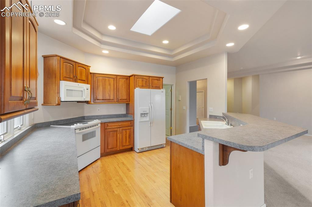 Image 11 of 26: Kitchen