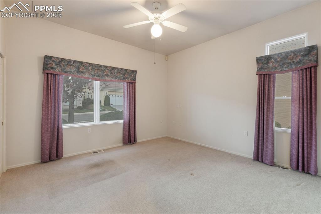 Image 17 of 26: Bedroom