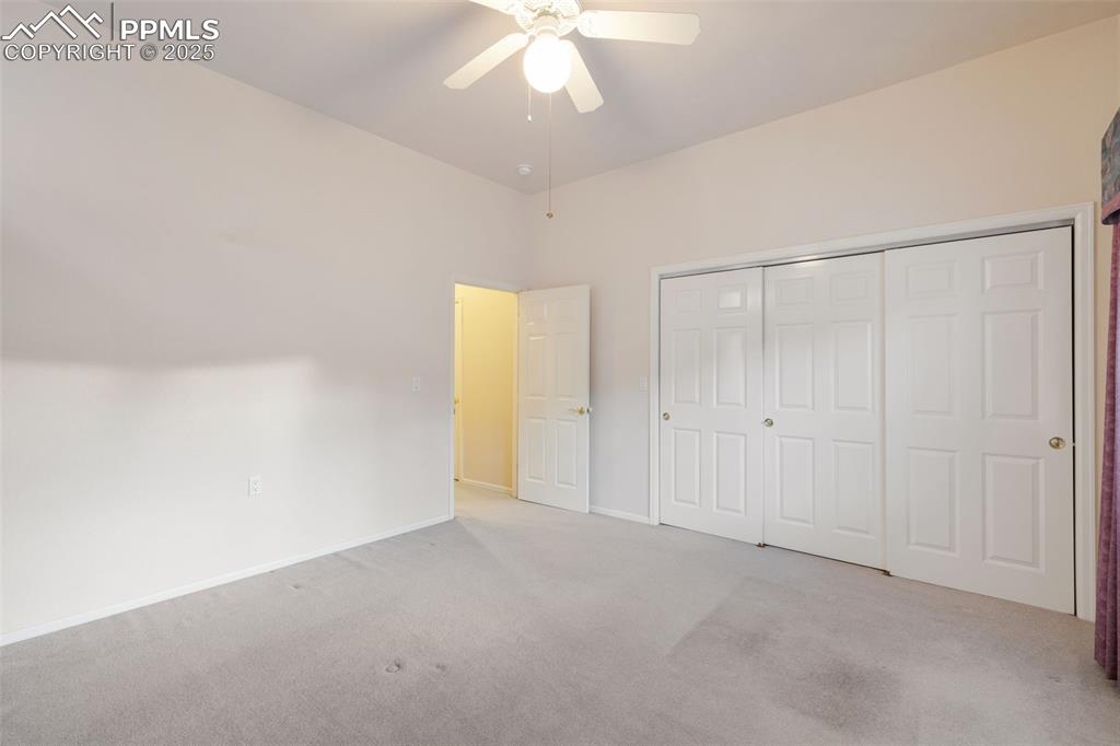 Image 18 of 26: Bedroom