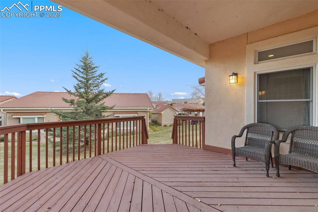 Image 21 of 26: Deck