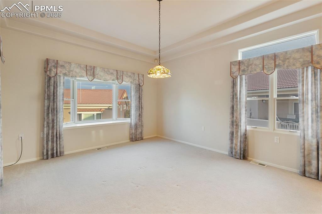 Image 8 of 26: Dining Area