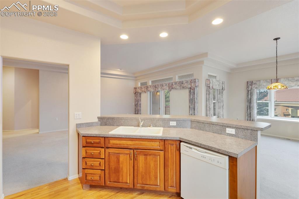 Image 9 of 26: Kitchen