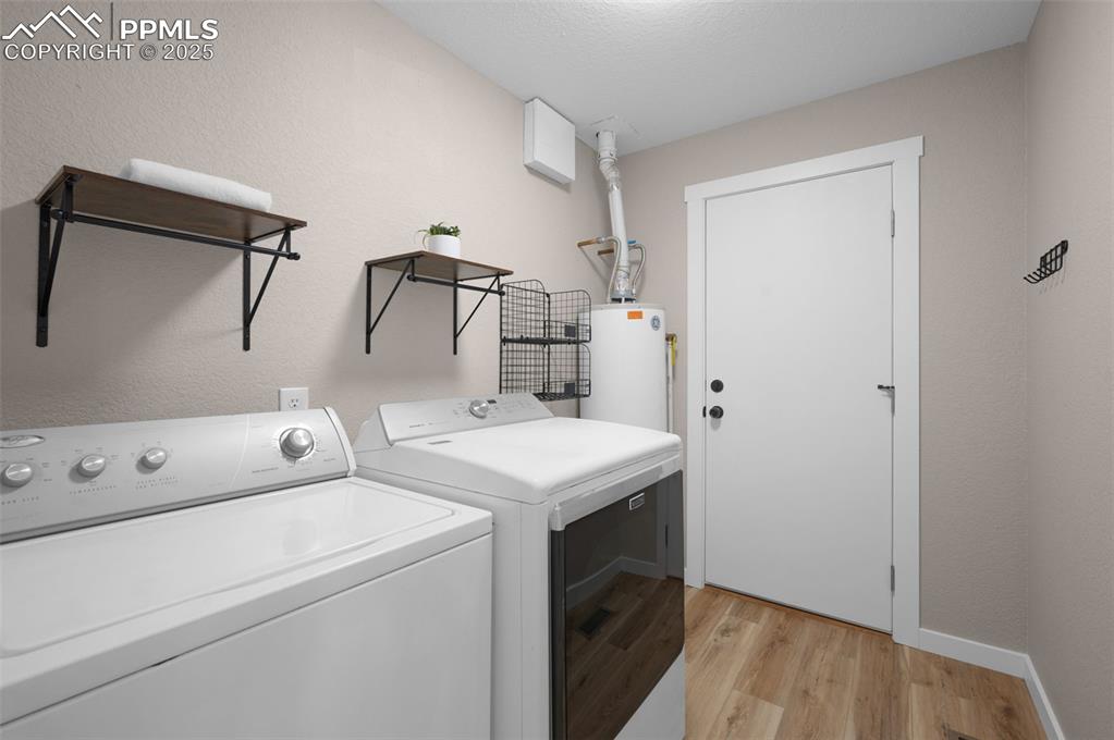 Image 16 of 32: Laundry