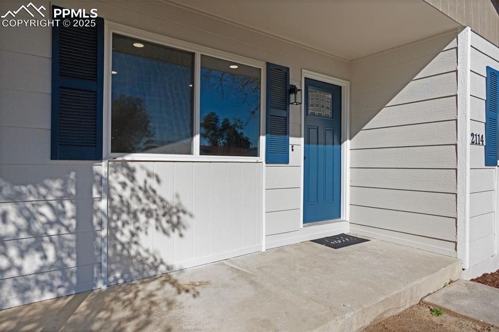 Image 2 of 32: Entry