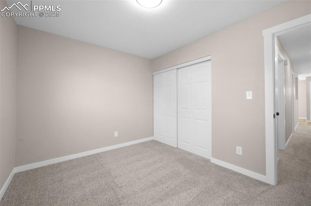 Image 20 of 32: Bedroom