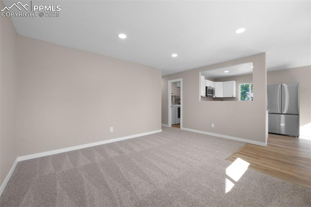 Image 4 of 32: Living Room