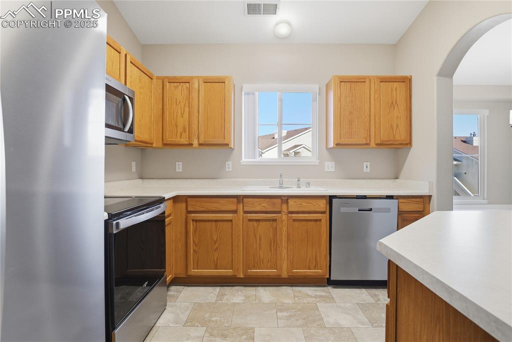 Image 12 of 25: Kitchen