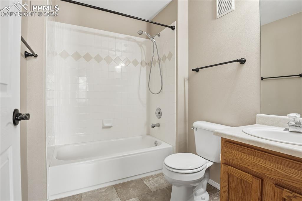 Image 15 of 25: Bathroom