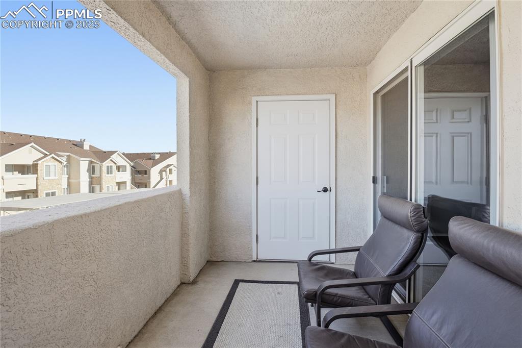 Image 5 of 25: Balcony