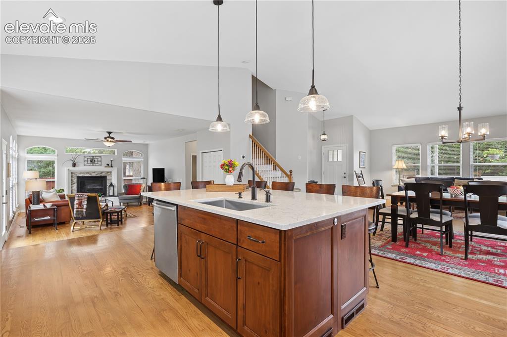 Image 10 of 46: Kitchen