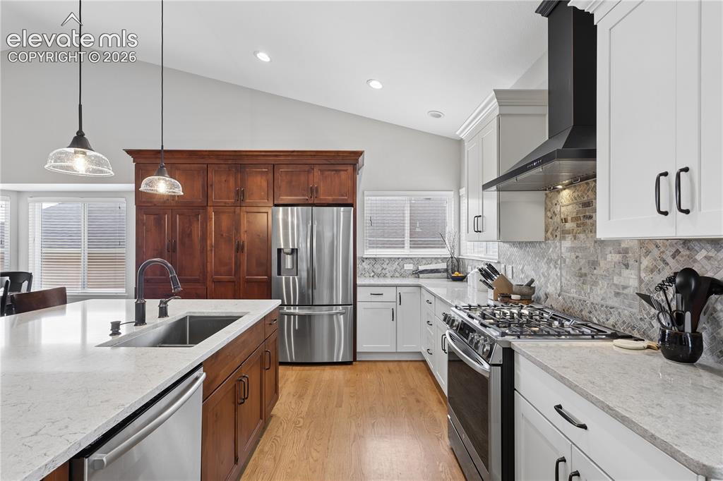 Image 11 of 46: Kitchen