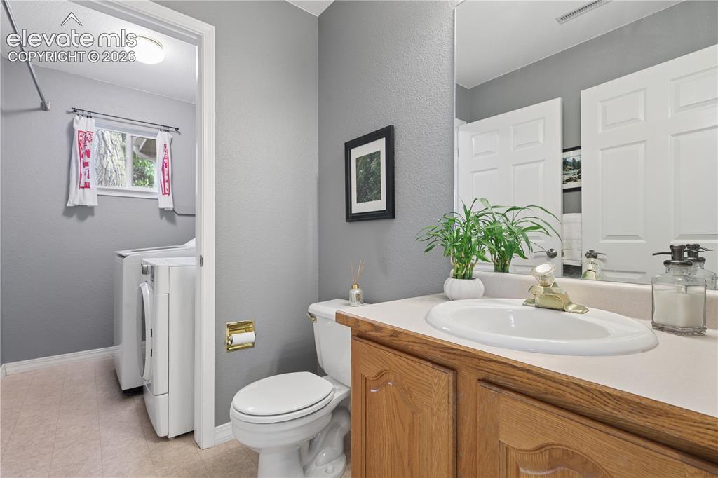 Image 16 of 46: Bathroom