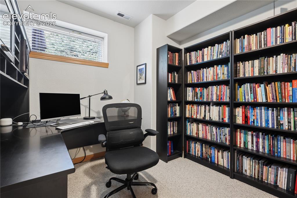 Image 33 of 46: Office
