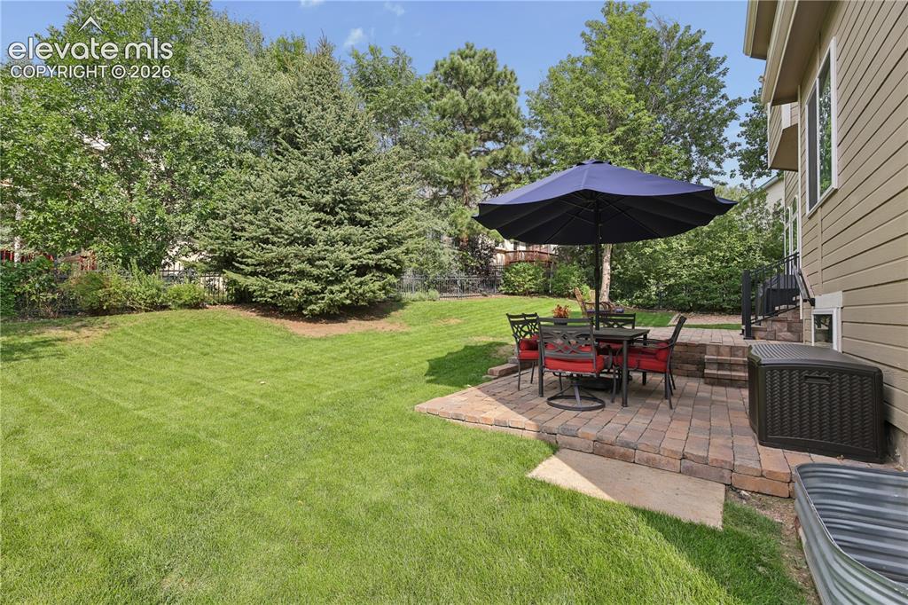 Image 41 of 46: Yard