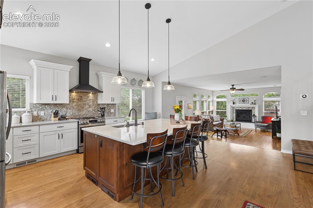 Image 8 of 46: Kitchen