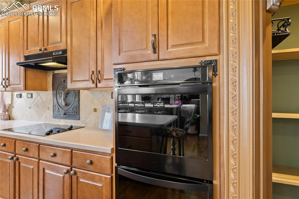 Image 16 of 43: Kitchen