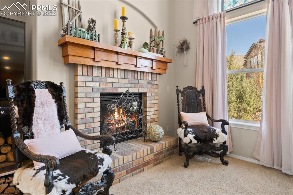 Image 8 of 43: Sitting Room