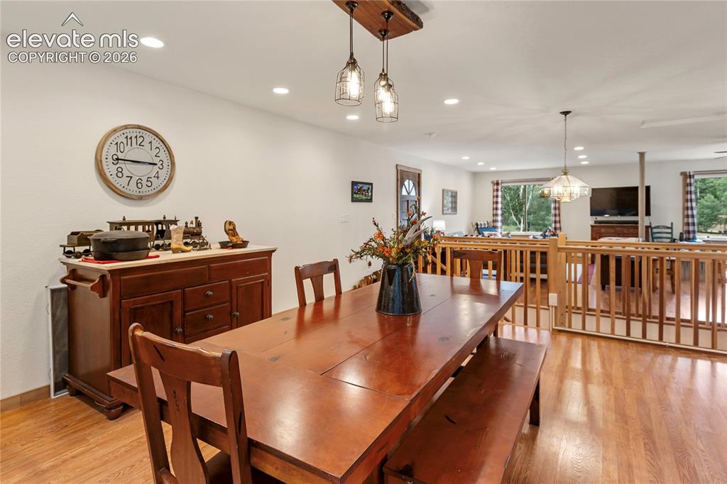 Image 10 of 50: Dining Area