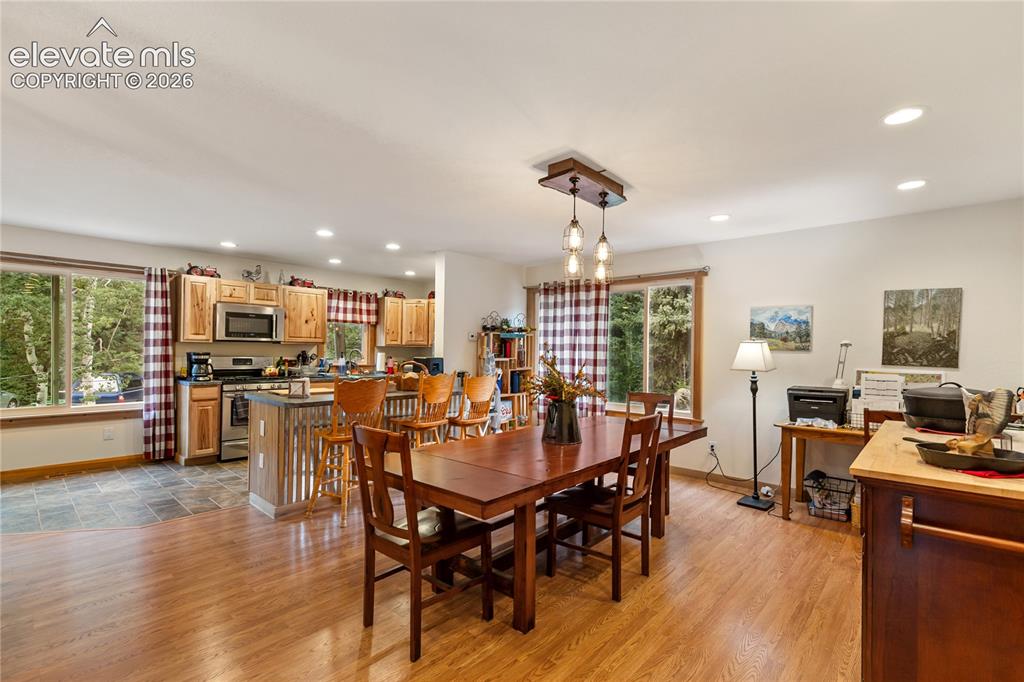 Image 12 of 50: Dining Area