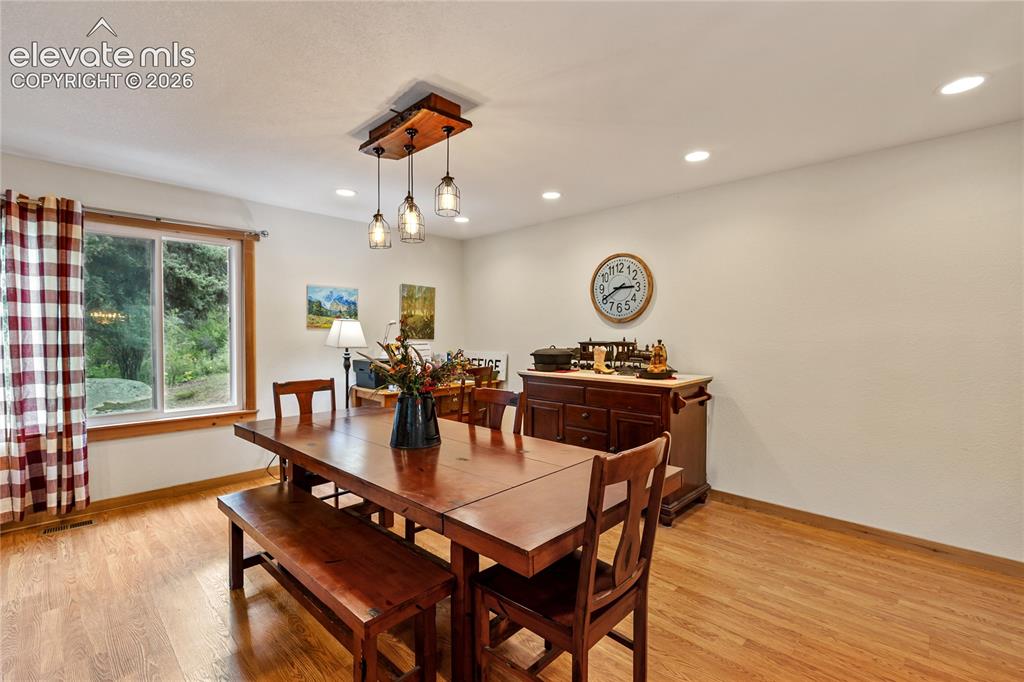 Image 13 of 50: Dining Area