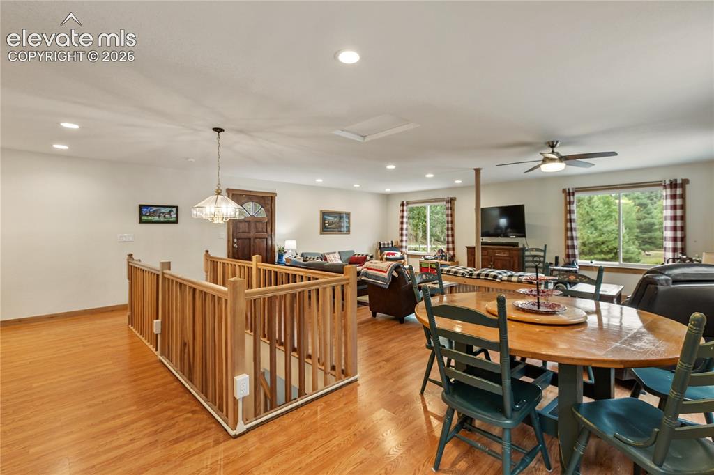Image 14 of 50: Dining Area