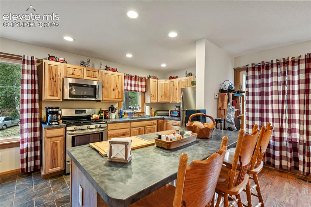 Image 8 of 50: Kitchen