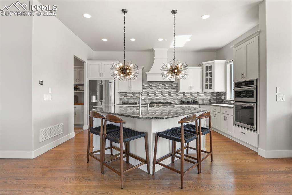 Image 14 of 50: Kitchen