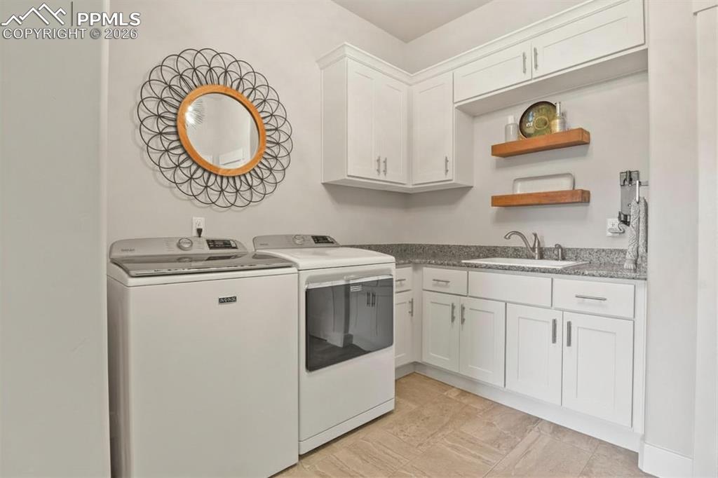 Image 17 of 50: Laundry