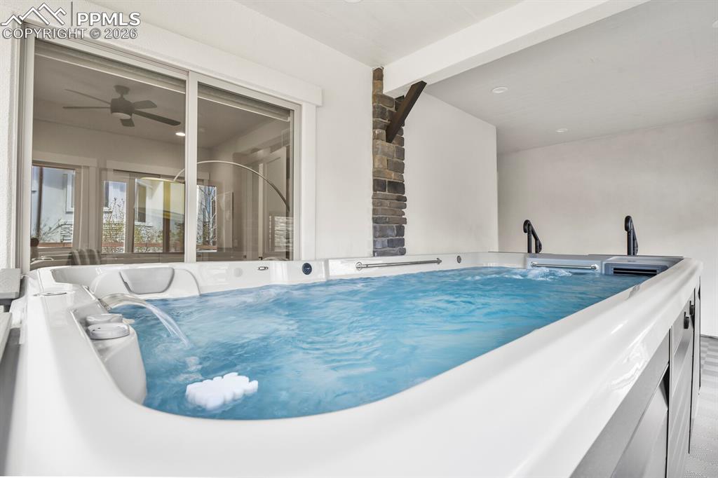 Image 28 of 50: Spa Room