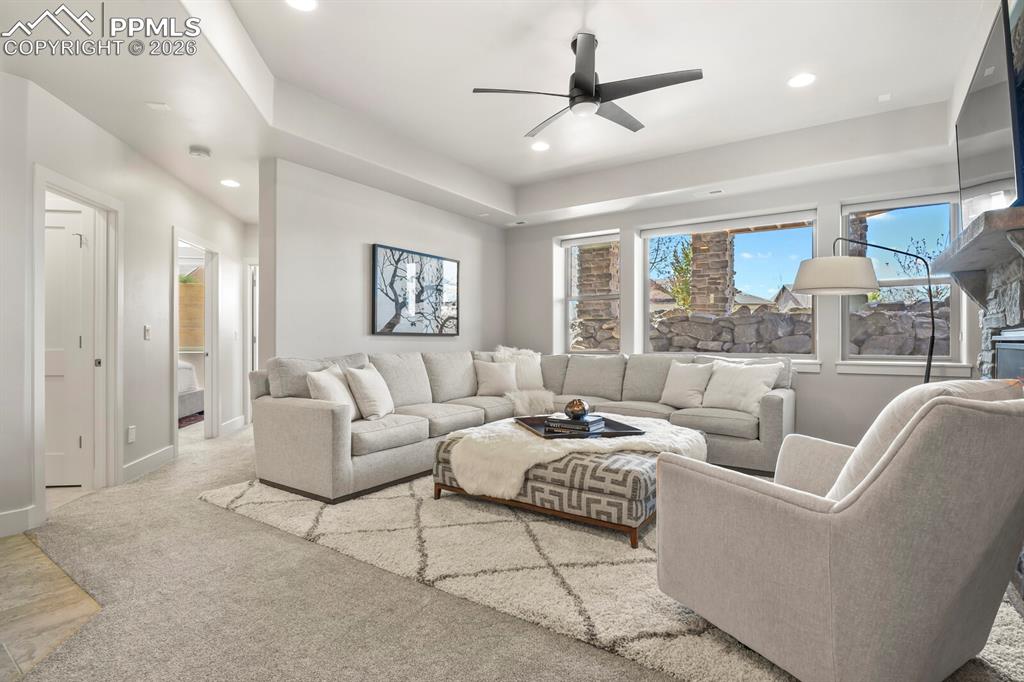 Image 29 of 50: Living Room