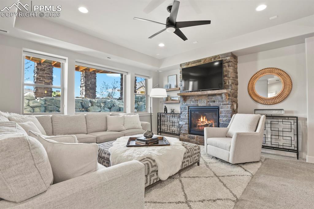 Image 30 of 50: Living Room