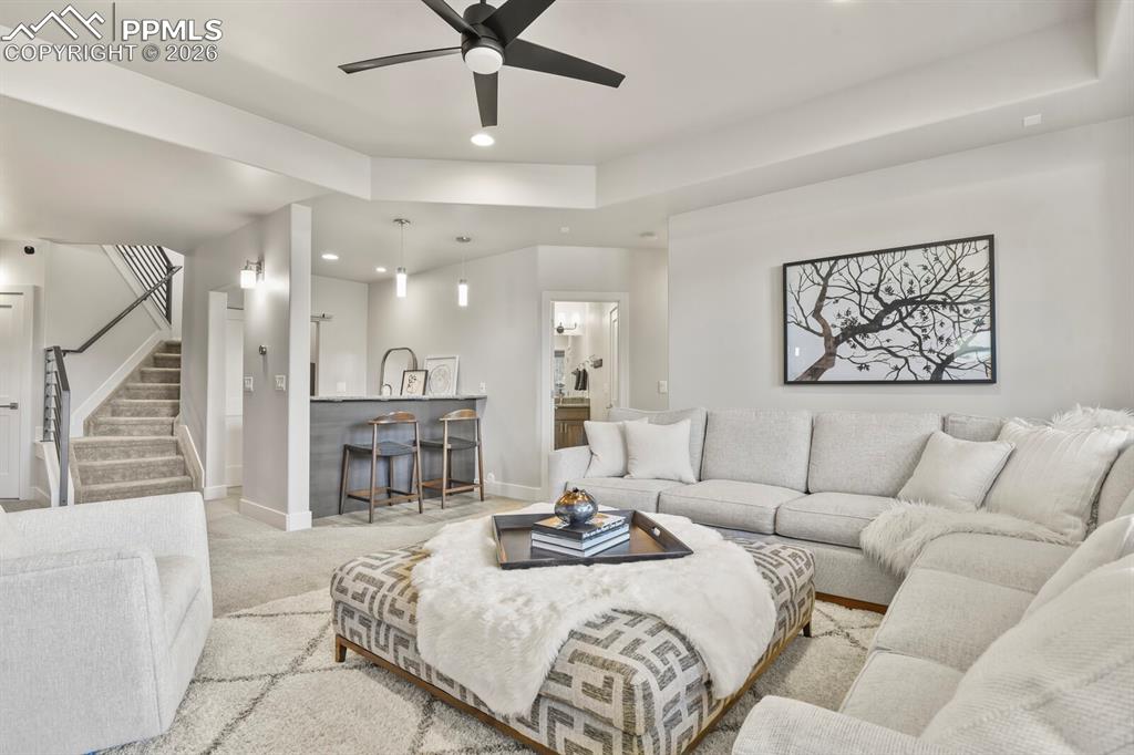 Image 31 of 50: Living Room