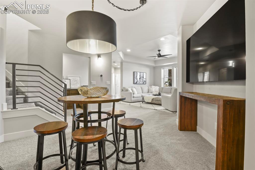 Image 32 of 50: Dining Area