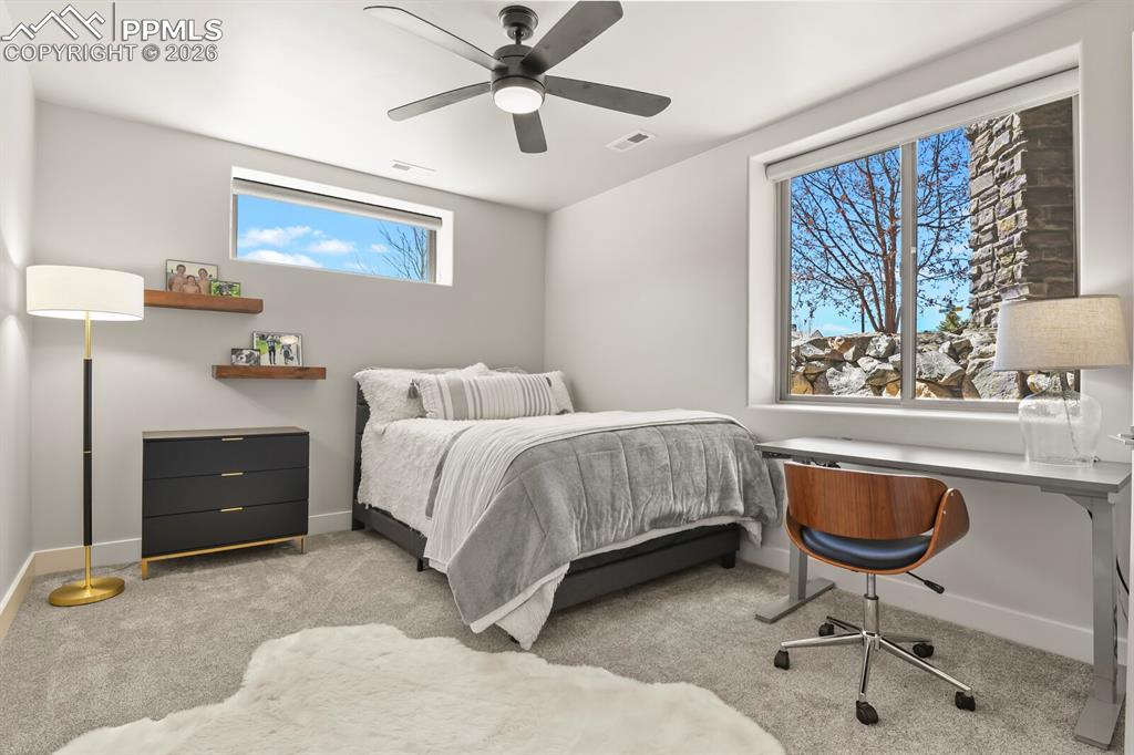 Image 35 of 50: Bedroom