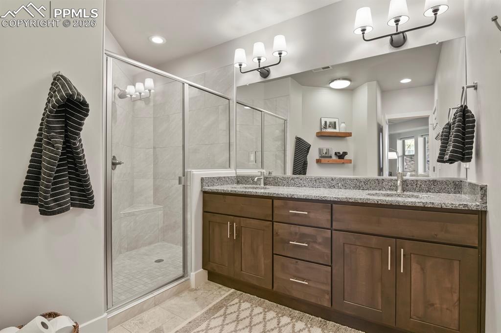 Image 36 of 50: Bathroom