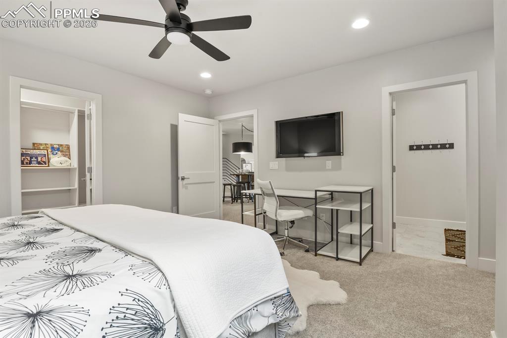 Image 38 of 50: Bedroom