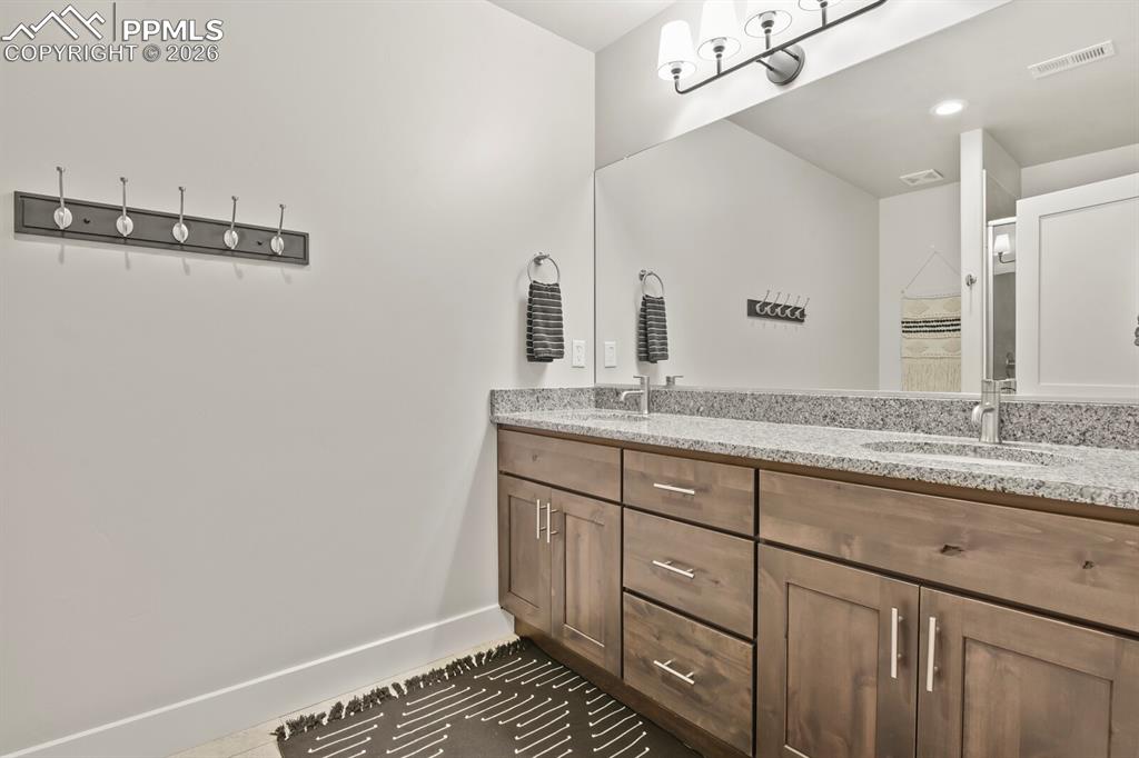 Image 39 of 50: Bathroom