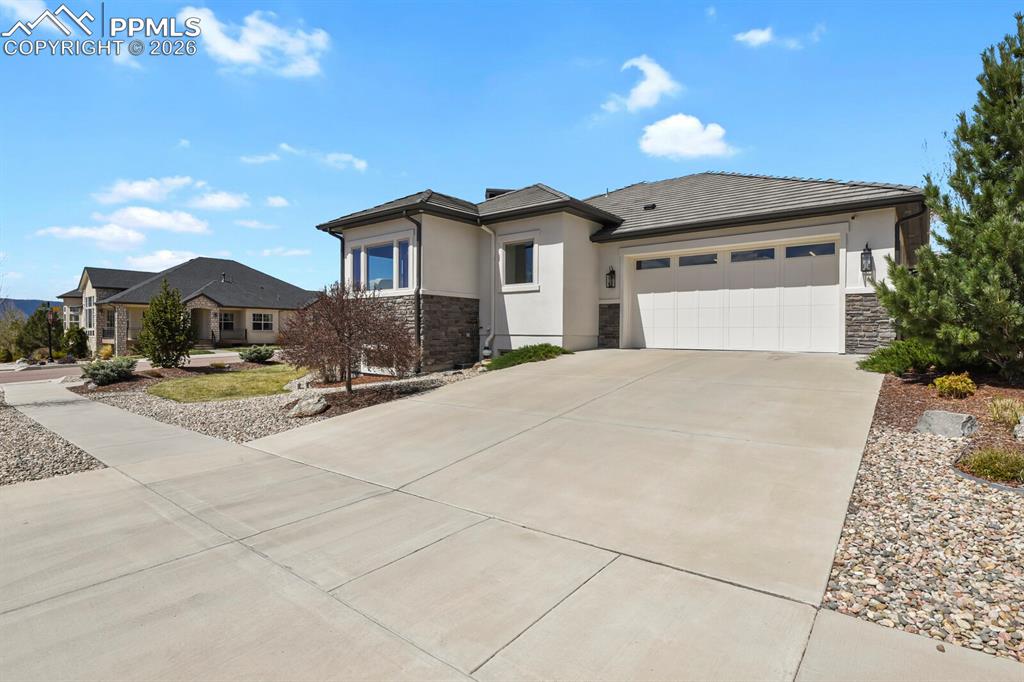 Image 4 of 50: Front of Structure