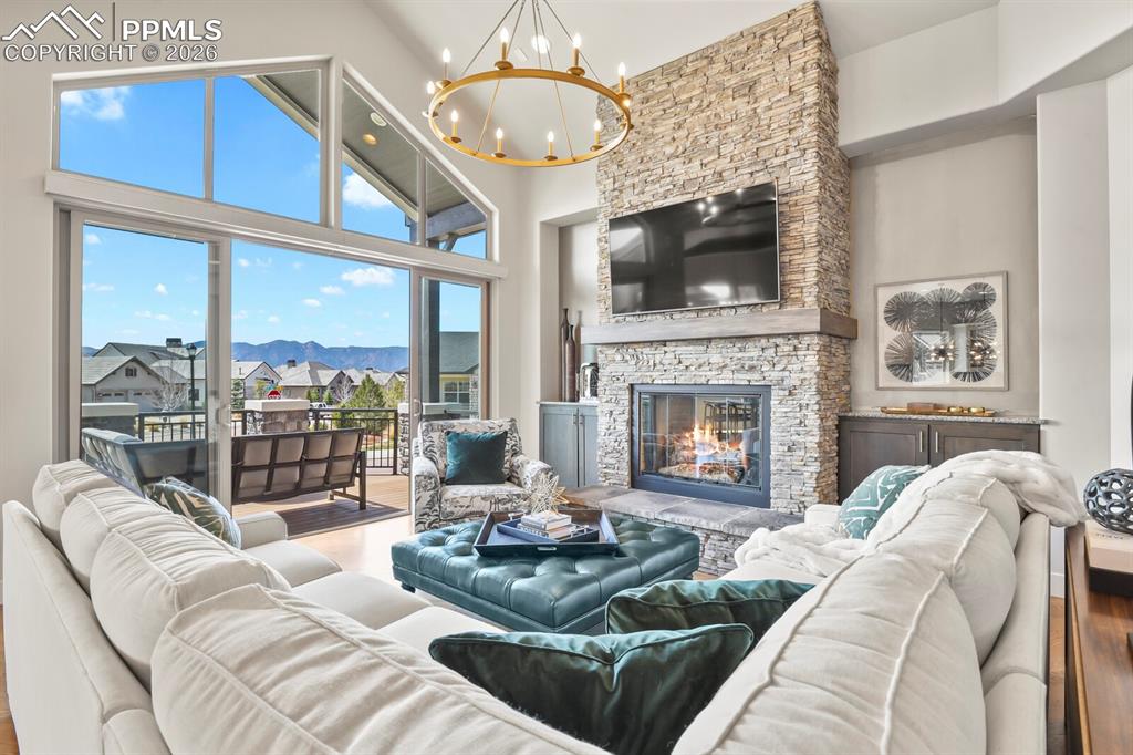 Image 9 of 50: Living Room